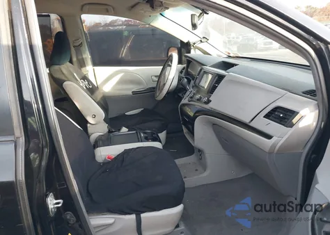 2011 Toyota Sienna Le V6 z USA, uszkodzony, nr VIN 5TDKK3DC2BS021747